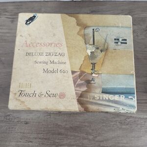 Singer Deluxe Zig-Zag Sewing Machine Accessories
